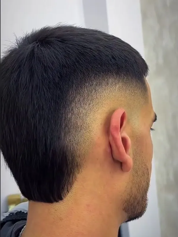 Mullet con degradado en el lateral y la nuca larga